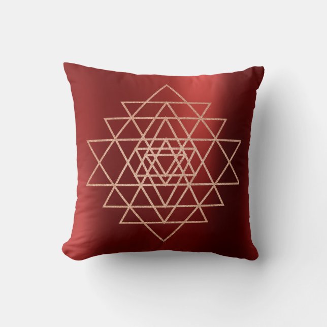 Geometrie Peach Pink Rose Gold Dreiecke Burgund Kissen (Vorderseite)