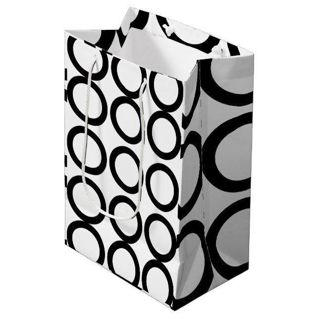 Geometrisch für Schwarzweiß Mittlere Geschenktüte (Vorderseite Schrägansicht)