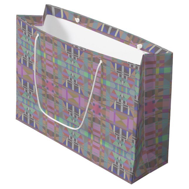 Geometrisch grün Lila rosa Große Geschenktüte (Vorderseite Schrägansicht)