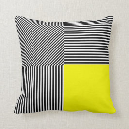 Geometrische Abstraktion, gelbes Quadrat mit B/W S Kissen
