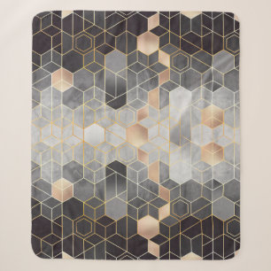 Geometrische Abstraktion von Hexagonen auf schwarz Sherpadecke