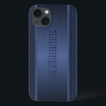 Geometrische Akzente aus blau-metallisch gebürstet iPhone 13 Hülle<br><div class="desc">Dunkelblauer metallischer Hintergrund,  schlichtes,  gebürstetes Aluminium mit blauen geometrischen Streifen Muster Akzente. Benutzerdefiniertes und optionales Monogramm Verfügbar über andere Produkte</div>