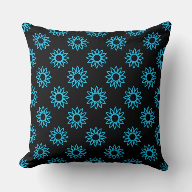 Geometrische Blume 01 - Sky Blue on Black Kissen (Vorderseite)