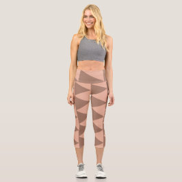 Geometrische große Dreiecke Mocha Mousse Dusty Pin Capri Leggings