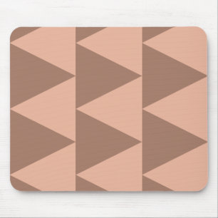 Geometrische große Dreiecke Mocha Mousse Dusty Pin Mousepad