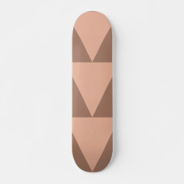 Geometrische große Dreiecke Mocha Mousse Dusty Pin Skateboard