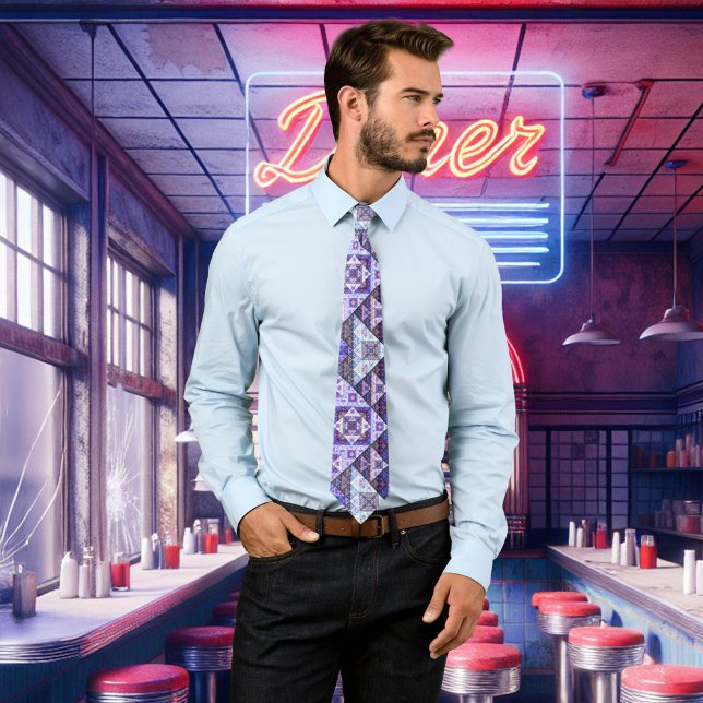 Geometrische Krawatte für Lila blaues Muster (Tie with an abstract geometric pattern in purple, blue and lavender.)