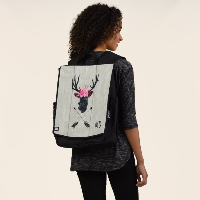 Geometrischer Hirschkopf mit Blume und überkreuzte Rucksack (Ausgewaschen)