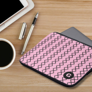 Geometrischer Notebookschlauch mit rosa Monogramm Laptopschutzhülle