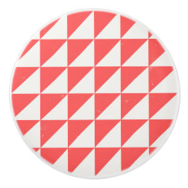 Geometrischer roter und cremefarbener Türgriff mit Keramikknauf