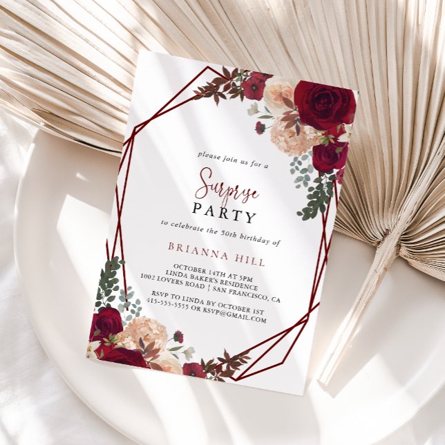 Geometrisches Burgundy Pink Floral Surprise Party Einladung (Von Creator hochgeladen)