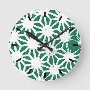 Geometrisches geometrisches Muster in grün und wei Runde Wanduhr