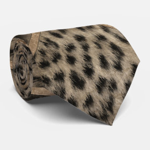 Geometrisches Muster aus Leopard-Pelz Krawatte