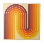 Geometrisches Muster der Streifen im Retro-Stil de Fliese<br><div class="desc">70er Retro Vintage geometrische Gestaltung in Braun Orange und Gelb.</div>