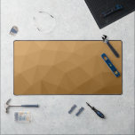 Geometrisches Muster für braune Gefälle Schreibtischunterlage<br><div class="desc">Einzigartige coole Schreibtischmatte für Büro,  Zimmer,  Arbeit,  menschliche Höhle,  Spielzimmer...  Das geometrische Muster des Gefälles ist braun. Dreieck geometrische Masche mit ombre Farbverlauf.</div>