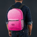 Geometrisches Muster für das geometrische Messprof Bedruckter Rucksack<br><div class="desc">Geometrisches,  rosafarbenes geometrisches Maschenmuster Monogramm gedruckter Rucksack. Coole Mode Accessoires Tasche für jeden. Heiß rosa Dreieck geometrische Masche mit Licht bis dunkel ombre Farbverlauf Design. Erstellen Sie einen einzigartigen und personalisierten Rucksack mit einer benutzerdefinierten Touch! Modernes Monogramm mit Ihrem Initial und Ihrem Namen für diesen persönlichen Flair.</div>