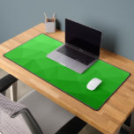 Geometrisches Muster für die geometrische Struktur Schreibtischunterlage<br><div class="desc">Einzigartige coole Schreibtischmatte für Büro,  Zimmer,  Arbeit,  menschliche Höhle,  Spielzimmer...  Helles,  grünes Gefälle geometrisches Messmuster. Dreieck geometrische Masche mit ombre Farbverlauf.</div>