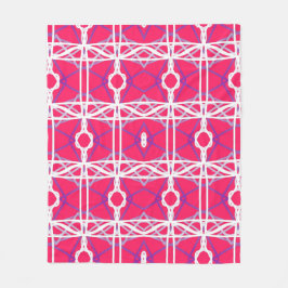 Geometrisches Muster in Rosa, Weiß und Lila. Fleecedecke