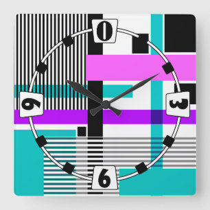 geometrisches Muster in Streifen- und Neonfarben Quadratische Wanduhr