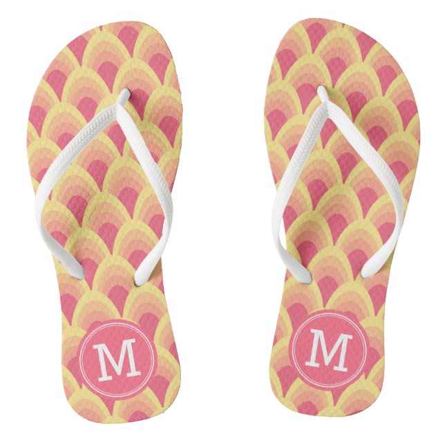 Geometrisches Muster mit rosa Blush Personalize Mo Flip Flops (Fußbett)