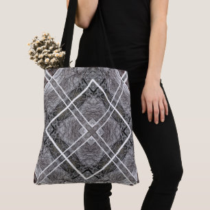 Geometrisches Muster mit schneebedeckten Winterbäu Tasche