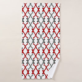 Geometrisches Ornament in rot und grau auf weiß. Badehandtuch