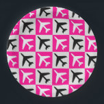 Geometrisches rosa Luftfahrzeug Pappteller<br><div class="desc">Muster für das geometrisch rosa,  schwarze und weiße Flugzeug</div>