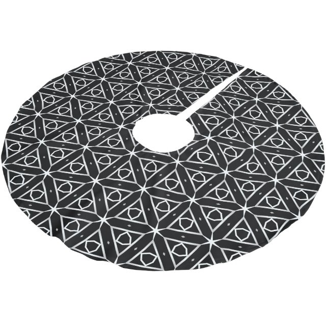 Geometrisches Schwarz-weißes und Silver Geometrism Polyester Weihnachtsbaumdecke (Schrägansicht)