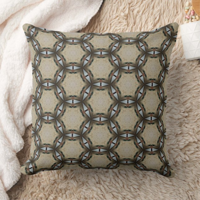 Geometrisches Sternmuster in Beige mit brauner Kon Kissen (Decke)