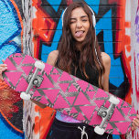 Geometrisches tropisches Cooles Muster in Hot Pink Skateboard<br><div class="desc">Dieses moderne Design zeichnet sich durch ein farbenprächtiges tropisches Blumenmuster aus,  das mit einem Overlay von den geometrisch rosa Dreiecken #Skate #Skater #skateboards #skaterlife #cool #tropicool #sports #fun</div>