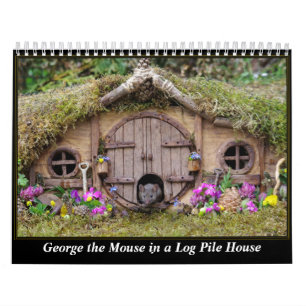 George die Maus in einem Holzstapel Haus 2022 Kale Kalender