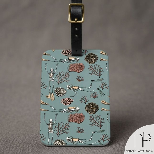 Gepäckmarke Gepäckanhänger (This Skeleton Scuba Divers Coral Luggage Tag features hand-drawn scuba diver art.)