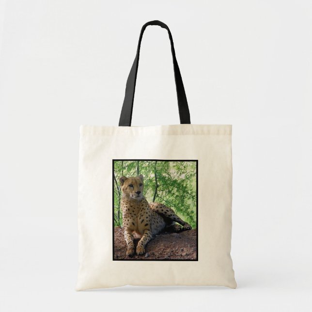 Gepard auf einem Felsen Tragetasche (Vorne)