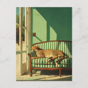 Gepard ruht in sonnendurchflutetem Raum Postkarte