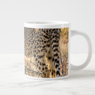 Gepard schaut sich um Jumbo-Tasse