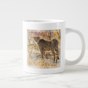 Gepard schaut sich um Jumbo-Tasse