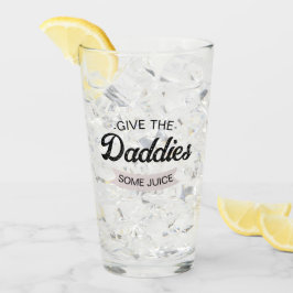 Gepasster Text verleiht dem Papa etwas Jubel Glas