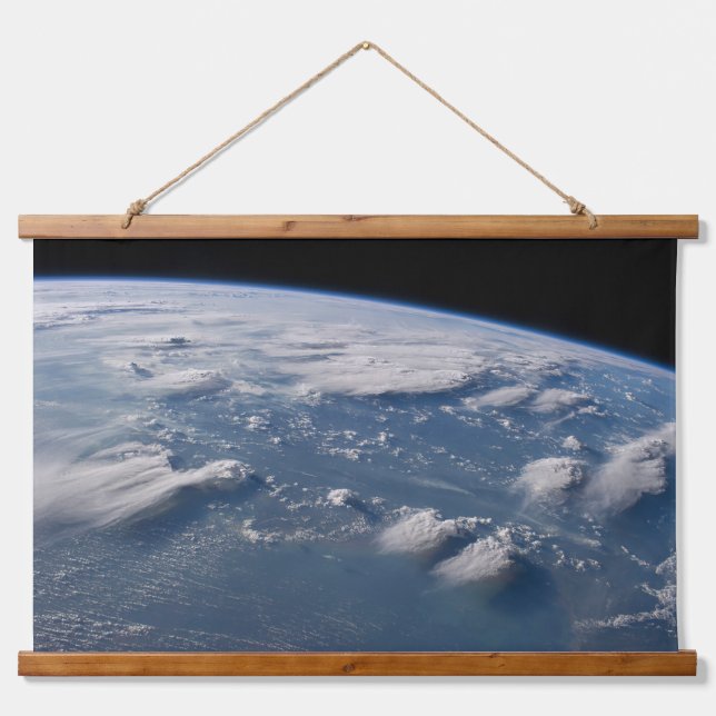 Geplünderte Anvillen der Erde auf Südborneo. Wandteppich Mit Holzrahmen (Vorne)