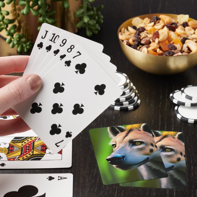 Gepunktete Stalking Hyena, die seine Beute beobach Spielkarten (In Situ)