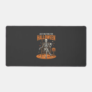 Gerade auf Halloween wartendes Skelett-Design_1 Schreibtischunterlage