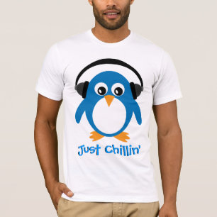 Gerade Chillin Pinguin mit Kopfhörern T-Shirt
