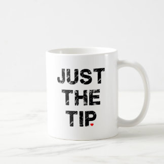Gerade das Spitze-Kleid und die Zusätze Kaffeetasse