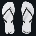 Gerade drehen verheirateter Braut-Bräutigam Flip Flops<br><div class="desc">Perfekt drehen Sie Reinfälle für die Flitterwochen der Jungvermählten um.</div>