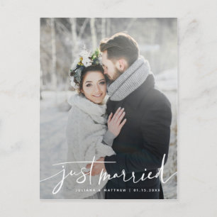 Gerade Geheiratet Moderne Casual Schrift Hochzeit Ankündigungspostkarte