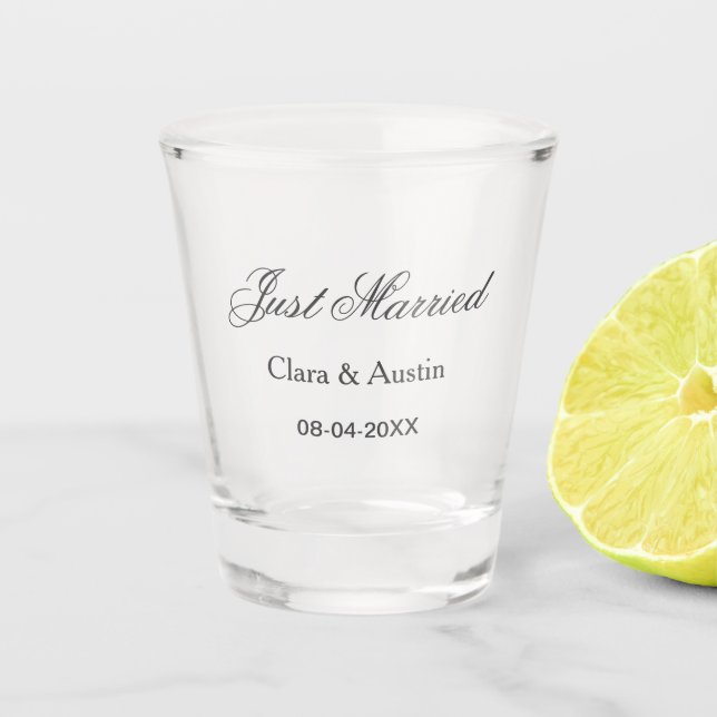 Gerade geheiratet Name des Paares Datum Jahr Hochz Schnapsglas (Vorderseite)