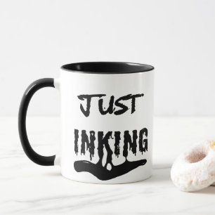 Gerade noch Künstler Tasse Schwarze Tinte Typograf