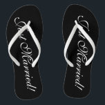 Gerade verheiratet drehen Sie Reinfälle für Braut- Flip Flops<br><div class="desc">Gerade verheiratet drehen Sie Reinfall-Set für Braut- und Bräutigampaare um. Personalizable elegante Purzelbäume für das Gefolge der Braut/Teambraut. Machen Sie Ihre eigenen personalisierten Keilsandelholze für Braut, Bräute Mädchen, Trauzeugin, Blumenmädchen, Mutter der Braut, Mutter des Bräutigams, niedliche Sommerpantoffel des Gastes etc. für See- oder Strandthemaheirat nahe der Küste. Auch nett wie...</div>