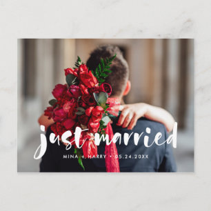 Gerade verheiratet Modernes Skript Hochzeit Foto Postkarte