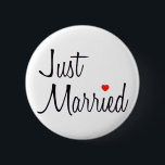 Gerade verheiratet (Skript mit rotem Herzen) Button<br><div class="desc">Gerade verheiratet (Skript mit rotem Herzen)… ist dieser niedliche gerade verheiratete grafische Entwurf perfekt, damit jede mögliche Braut und Bräutigam auf ihren Flitterwochen trägt. Perect Shirt, damit jeden möglichen Ehemann und Ehefrau trägt, um der Welt zu zeigen, dass sie gerade verheiratet waren. Einzigartige Polterabendgeschenkidee, damit jede mögliche Braut zu sein...</div>