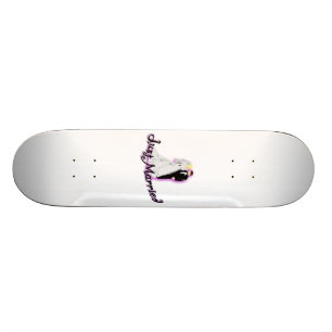 Gerade verheiratete Hochzeits-Paare Skateboard
